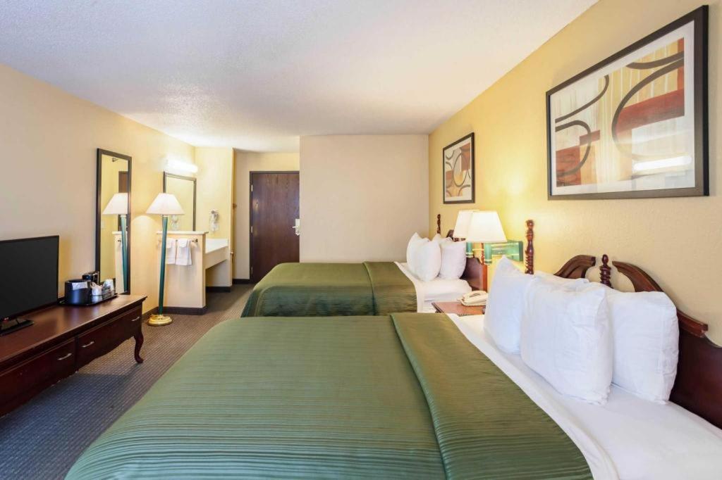 Quality Inn & Suites Arbor Ngoại thất bức ảnh